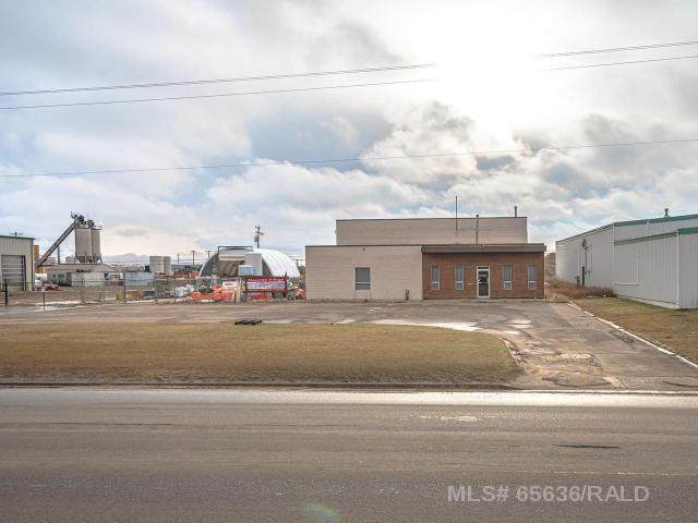 4005 52 STREET - Photo 1