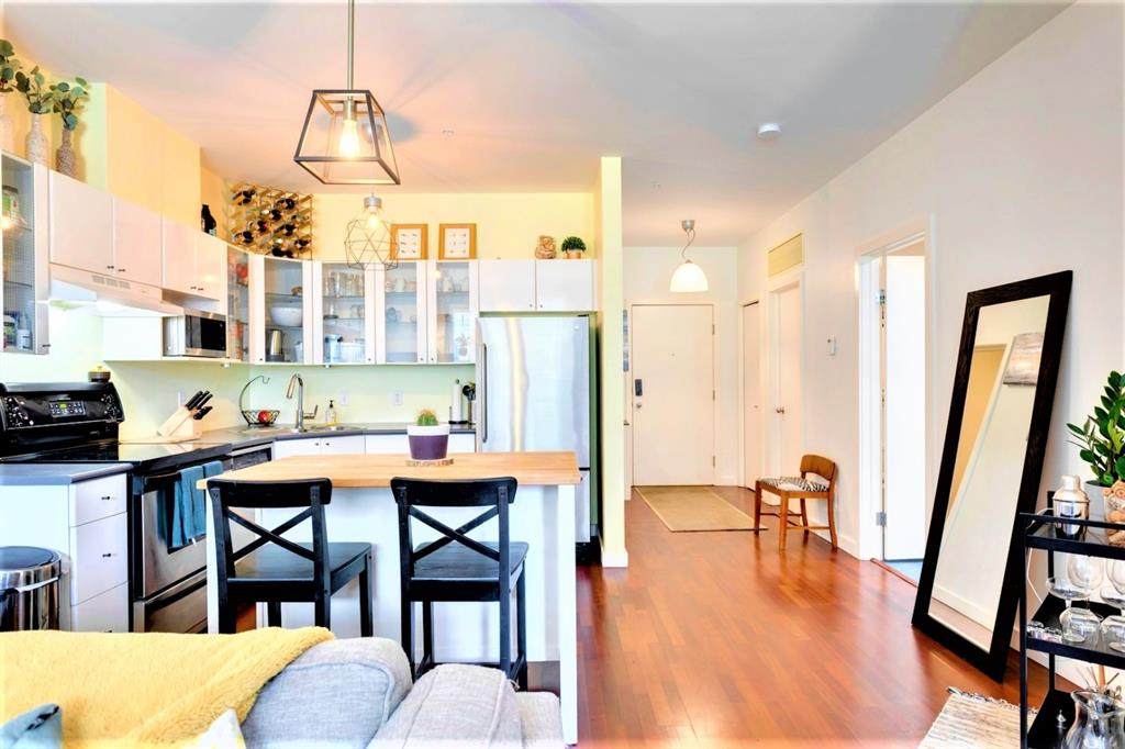 838 19 Avenue - Photo 1