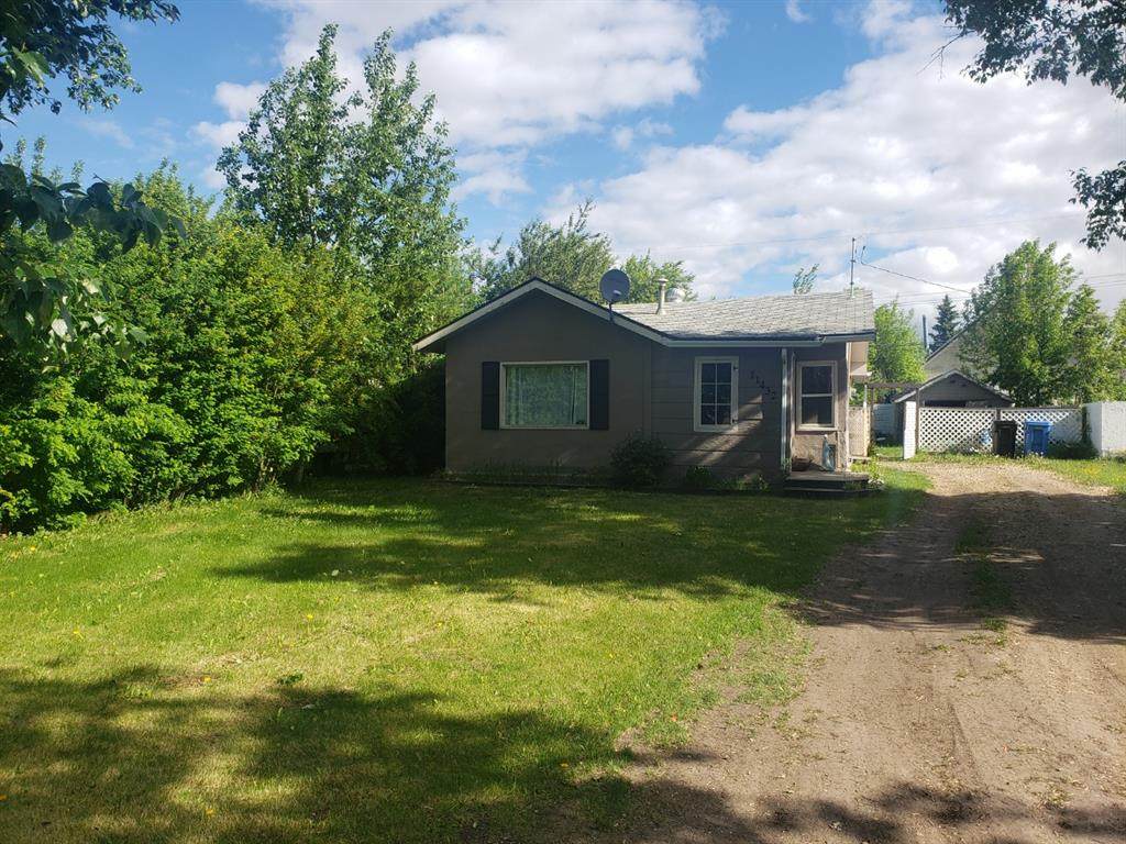 11432 105 Avenue - Photo 1