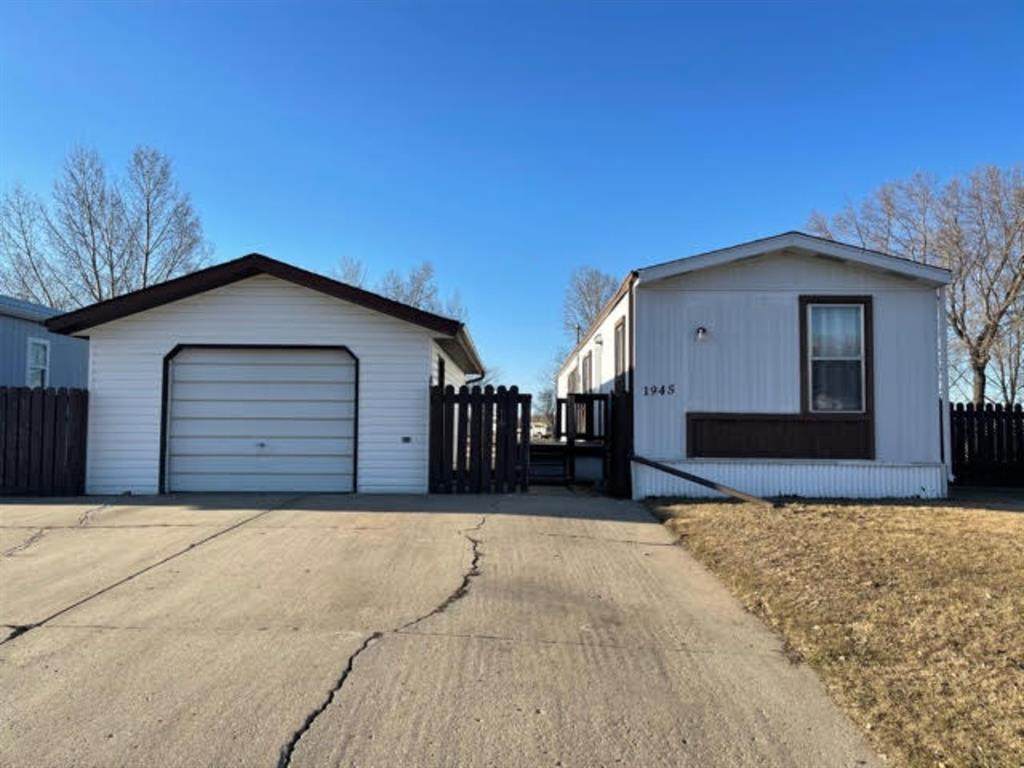 1945 5 Avenue - Photo 1