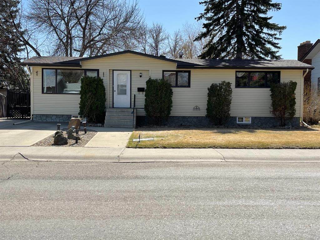 4918 60 Avenue - Photo 1