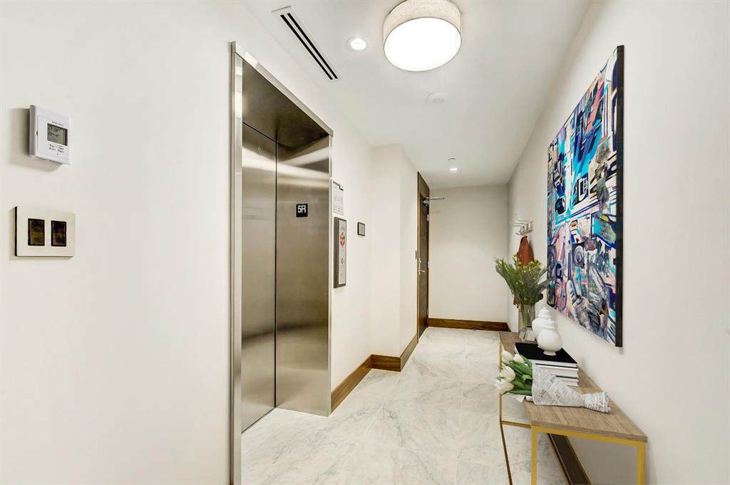 738 1 Avenue - Photo 1