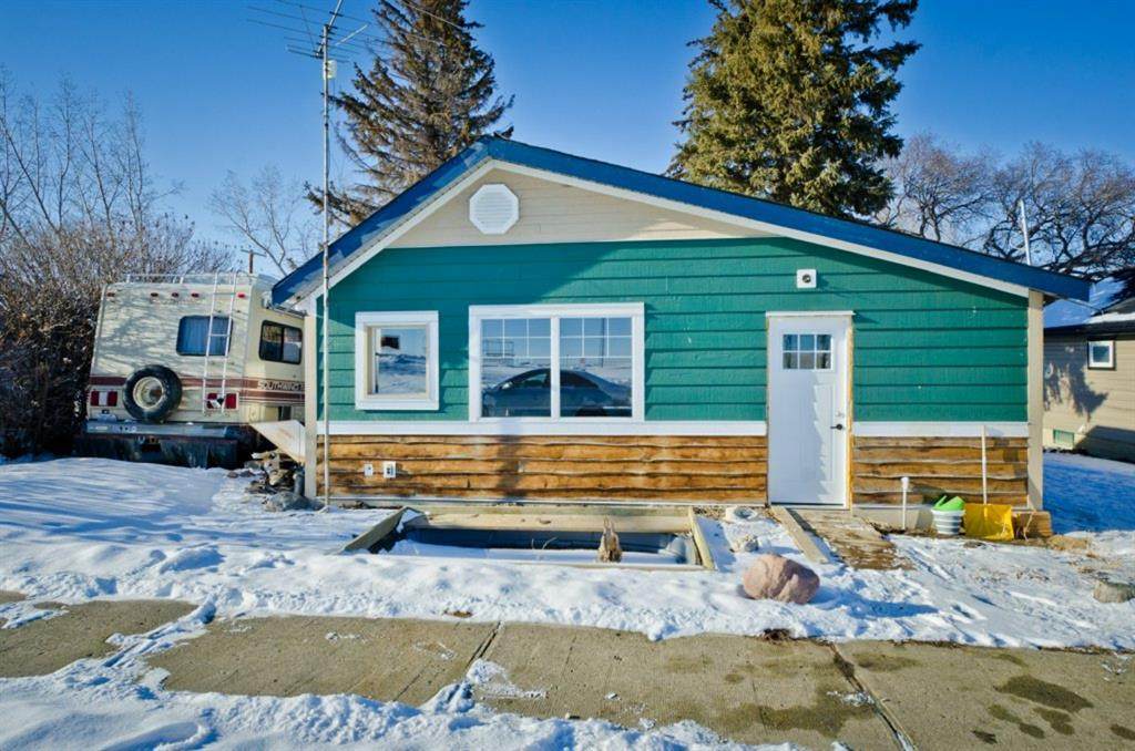 205 1 Street - Photo 1