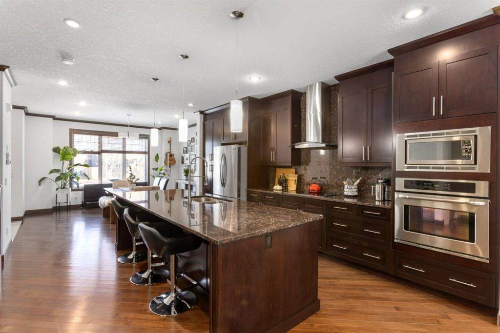 251 18 Avenue - Photo 1