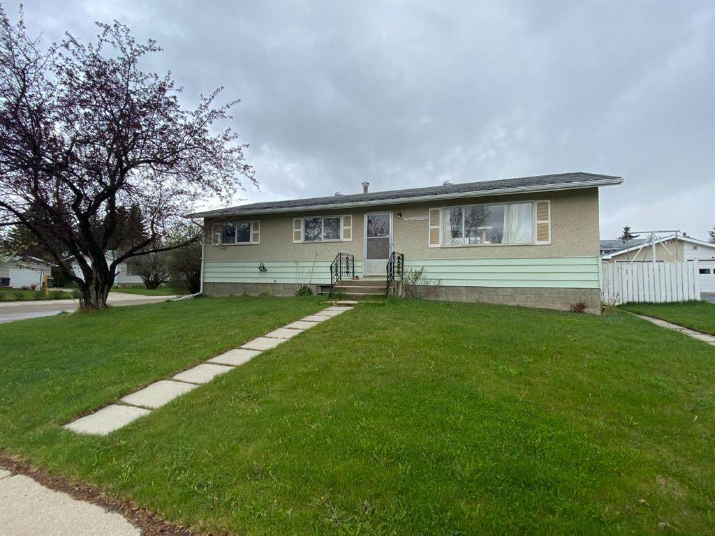 5516 52B Avenue - Photo 1