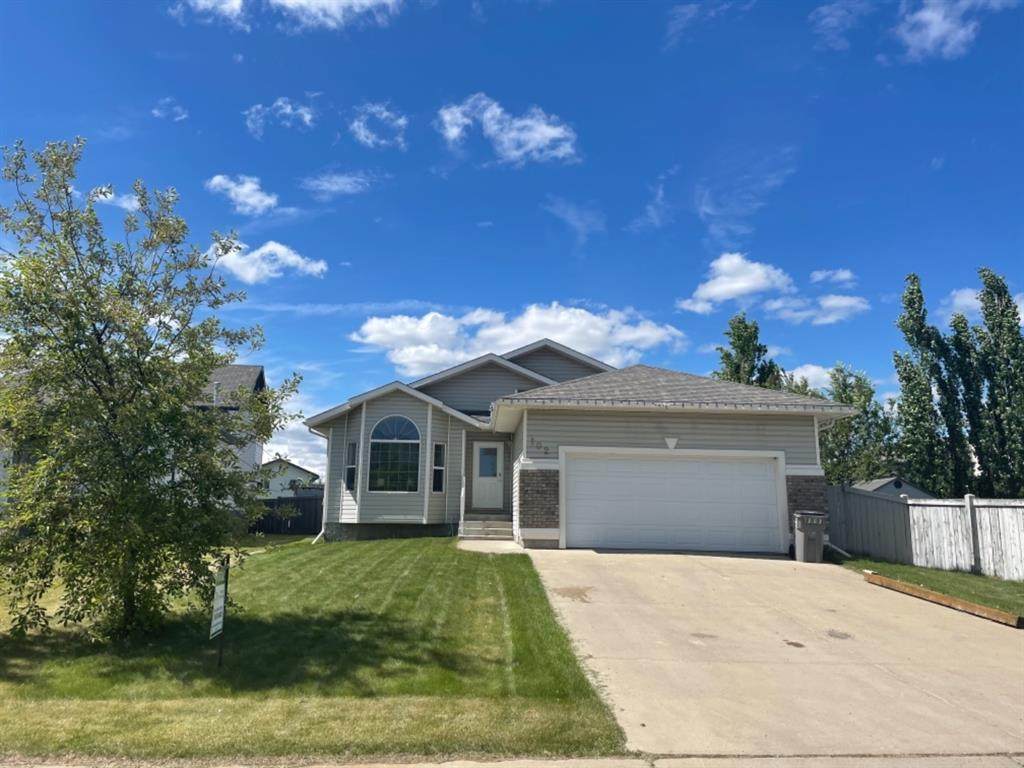 102 Pinnacle Crescent - Photo 1