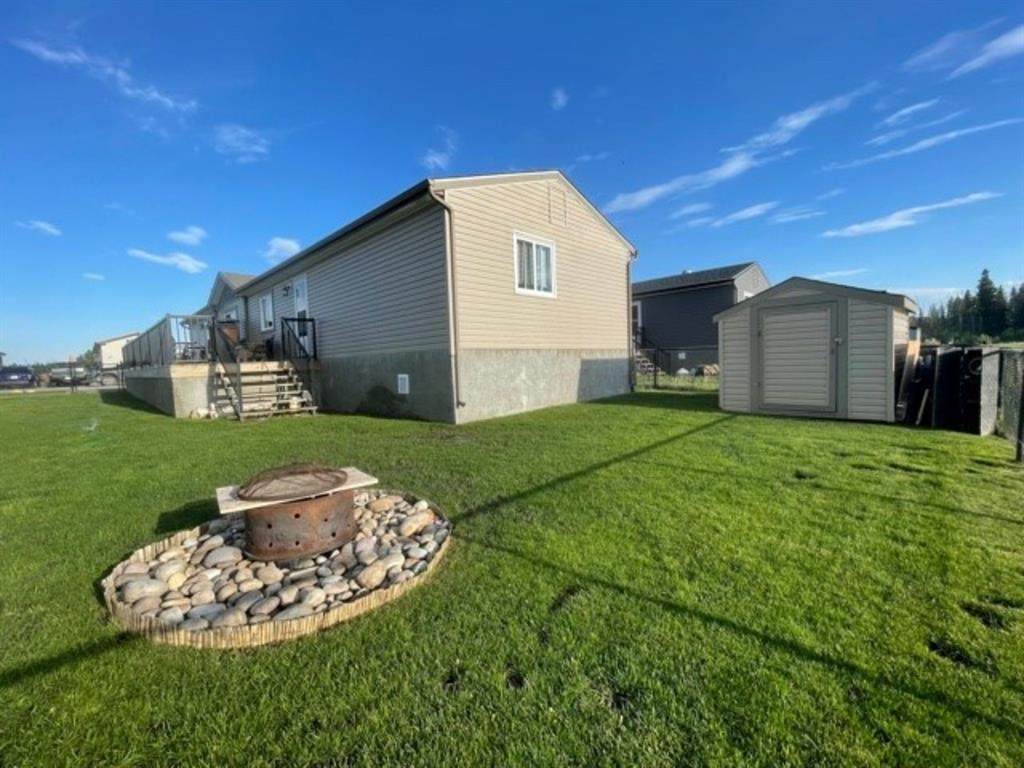 22 Edgewater Crescent - Photo 1