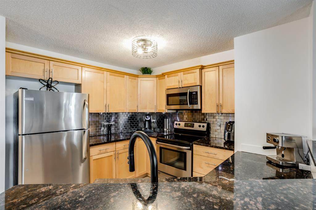 604 8 Street - Photo 1