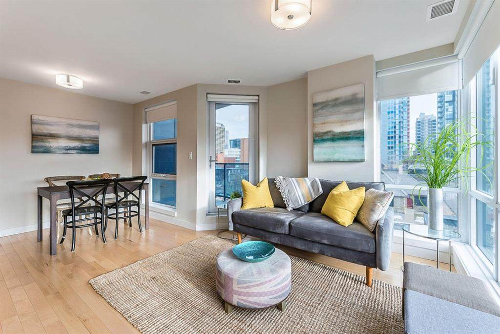 303 13 Avenue - Photo 1