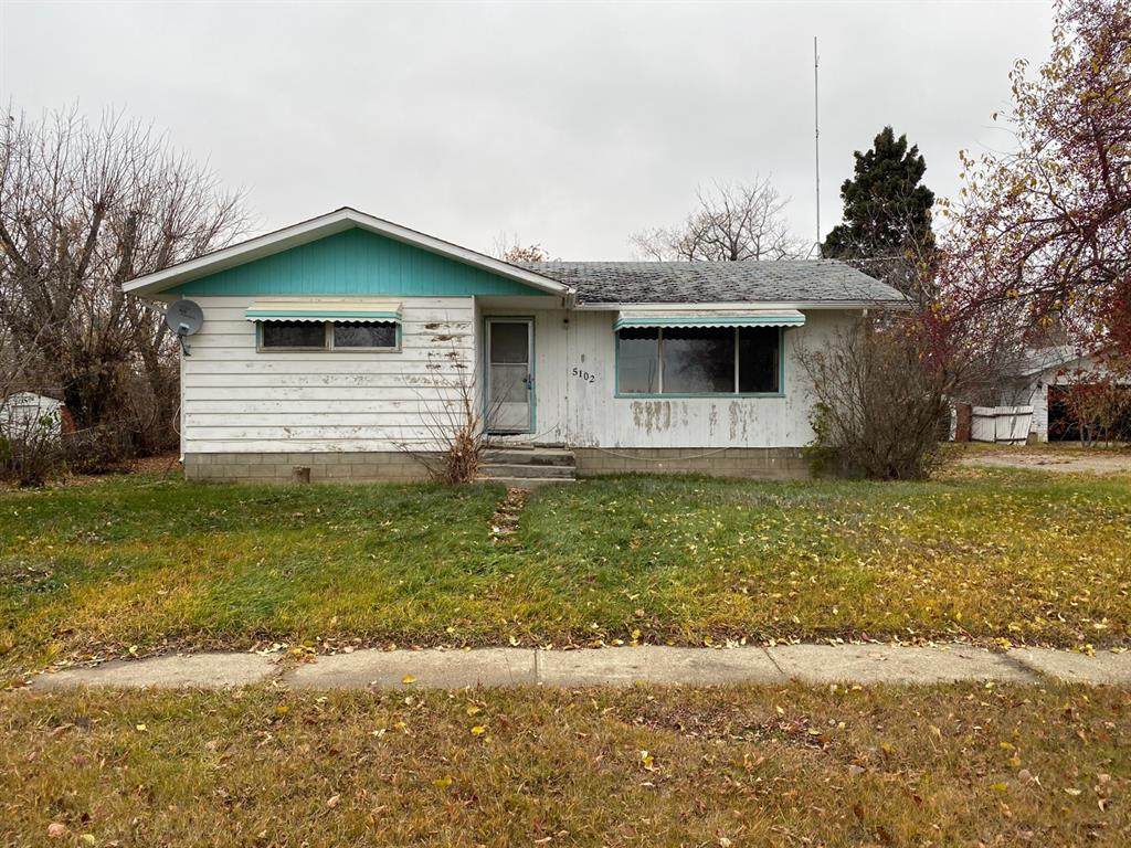 5102 49 Avenue - Photo 1