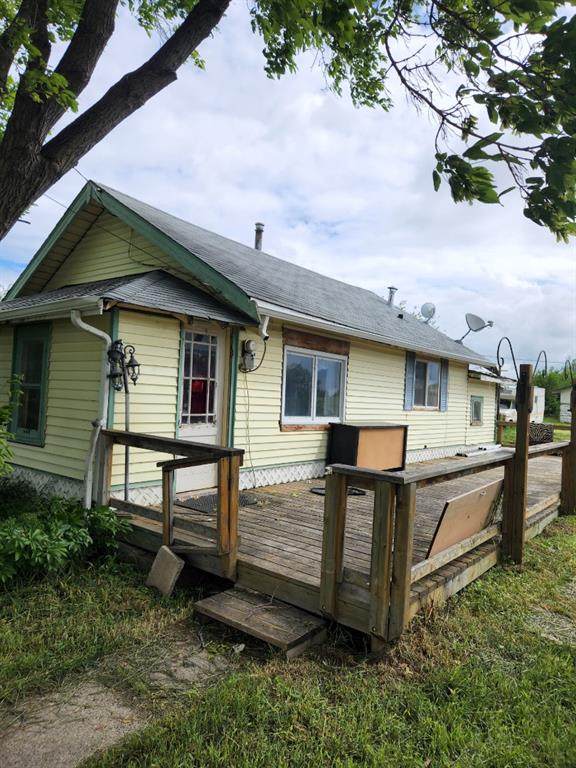 412 Railway Avenue - Photo 1
