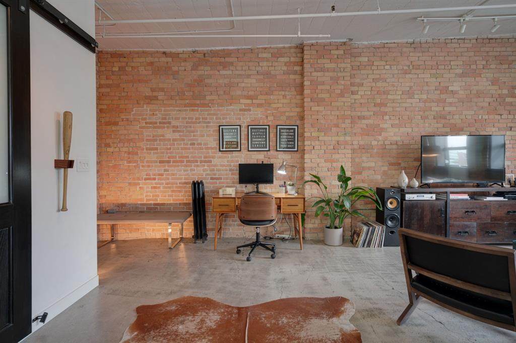 240 11 Avenue - Photo 1