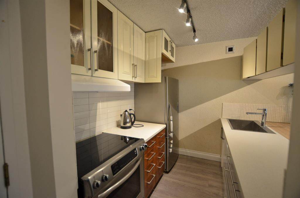 221 6 Avenue - Photo 1