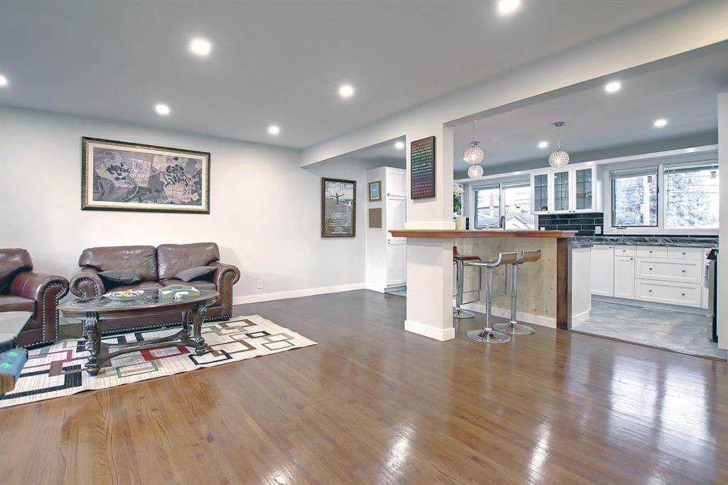 1532 42 Street - Photo 1