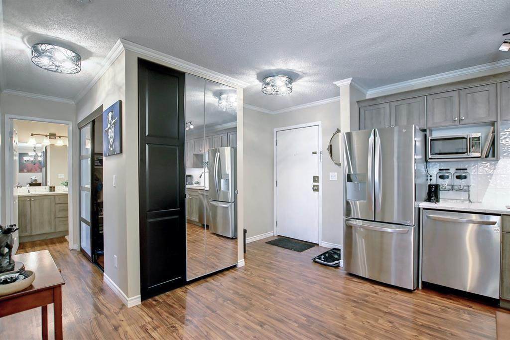 732 57 Avenue - Photo 1
