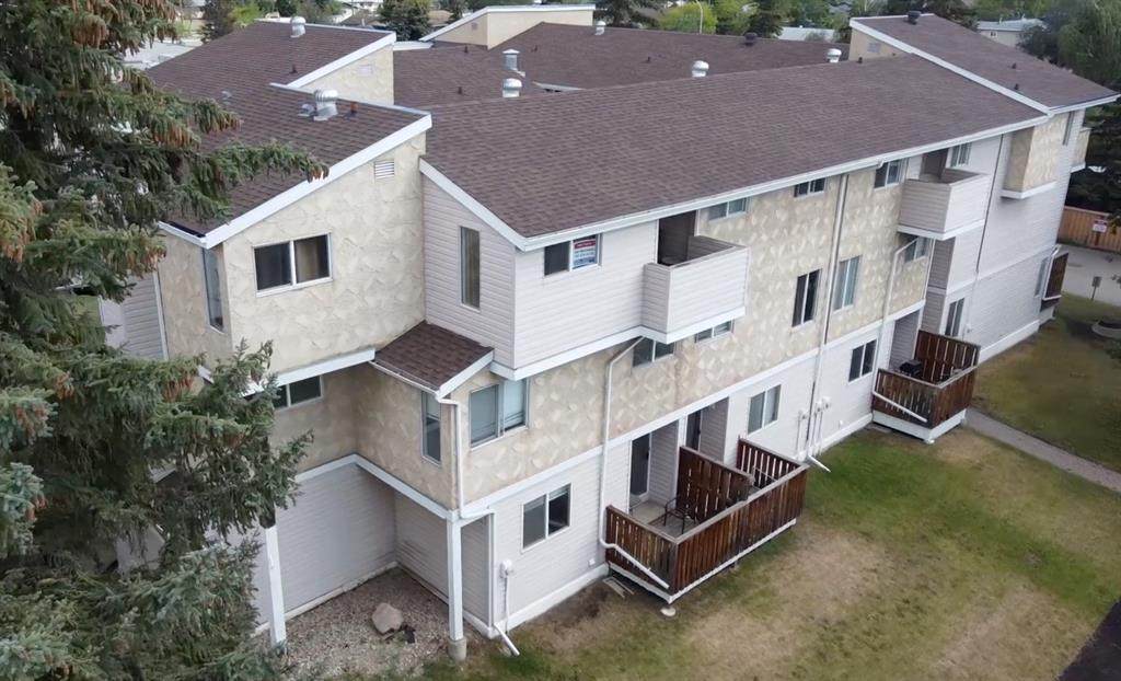 9736 82 Avenue - Photo 1