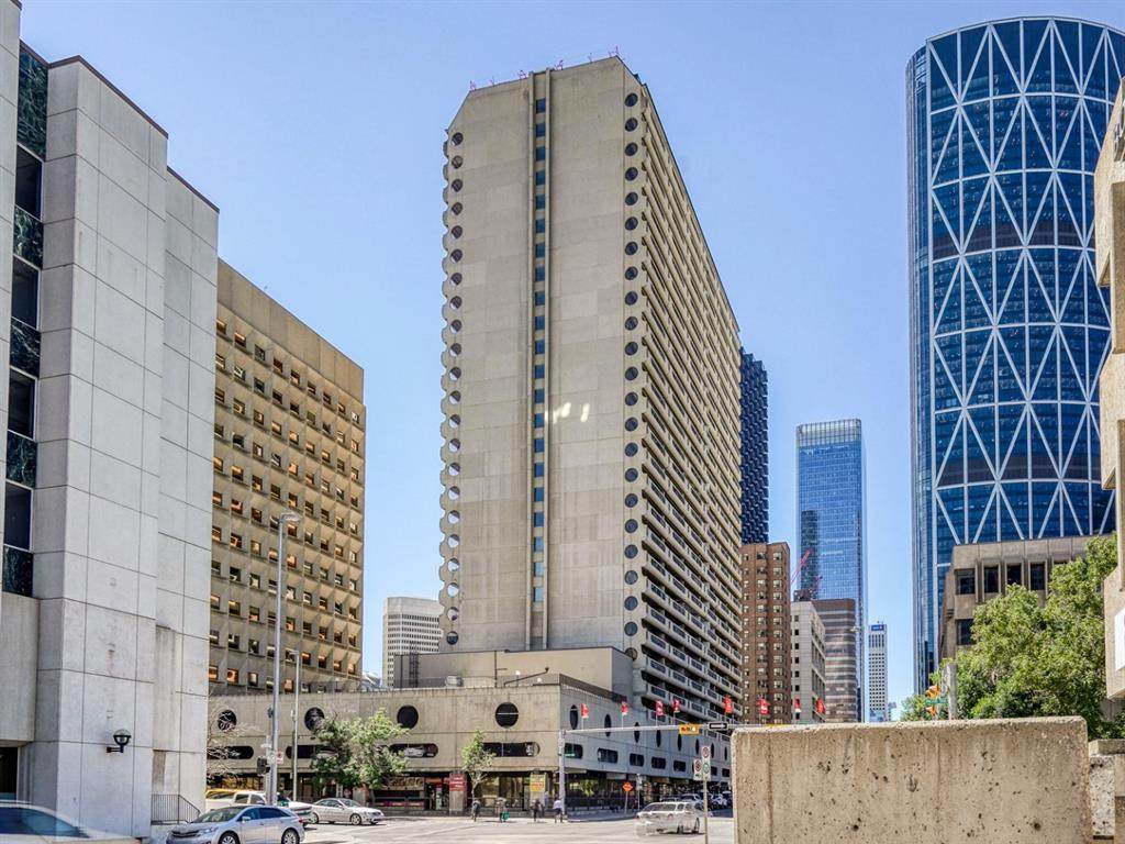 221 6 Avenue - Photo 1