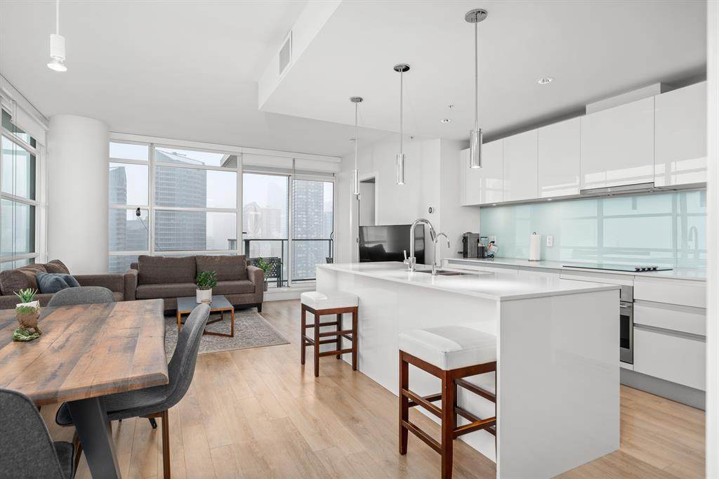 1122 3 Street - Photo 1