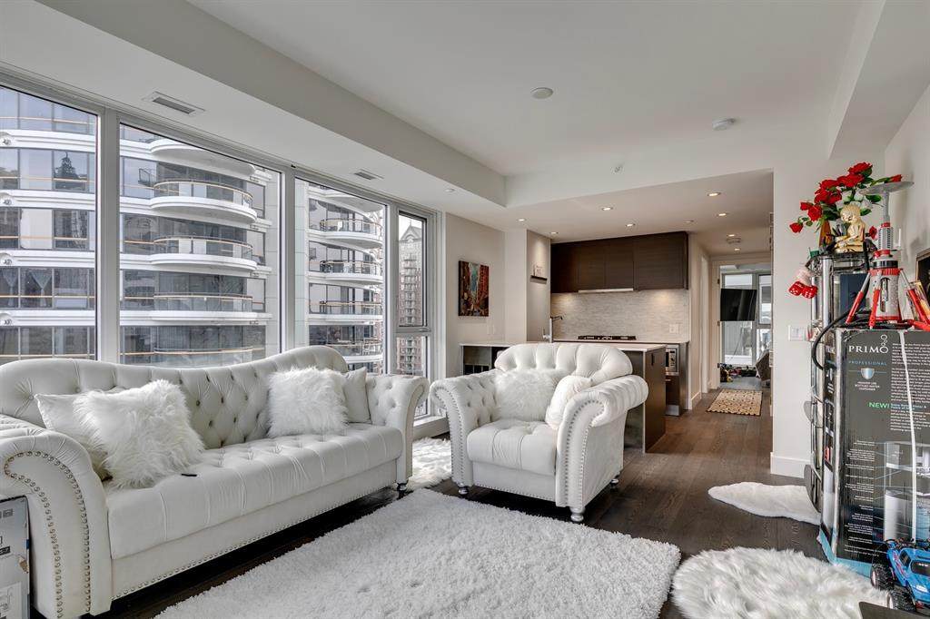1025 5 Avenue - Photo 1