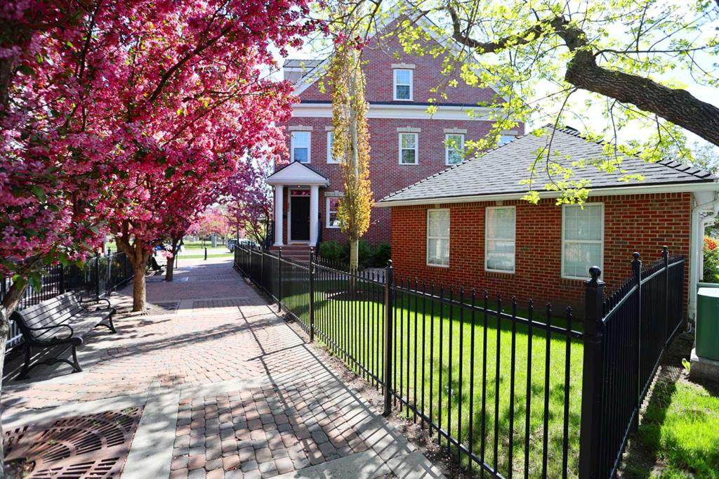 300 Garrison Square - Photo 1