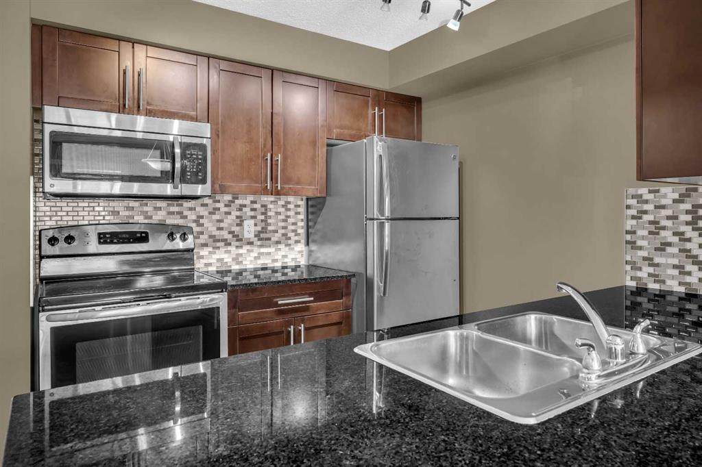 403 Mackenzie Way - Photo 1