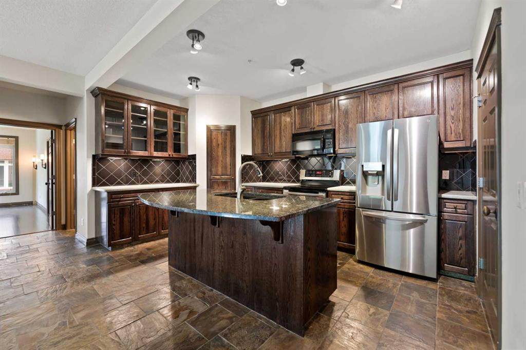 24 Hemlock Crescent - Photo 1