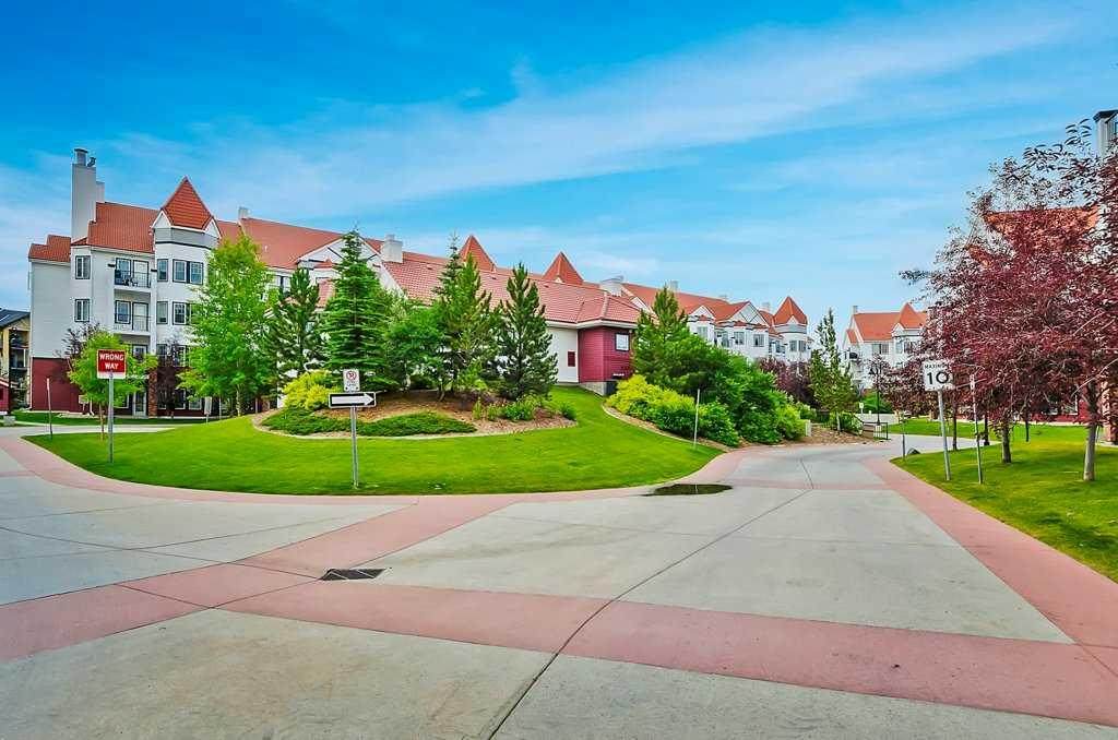 60 Royal Oak Plaza - Photo 1