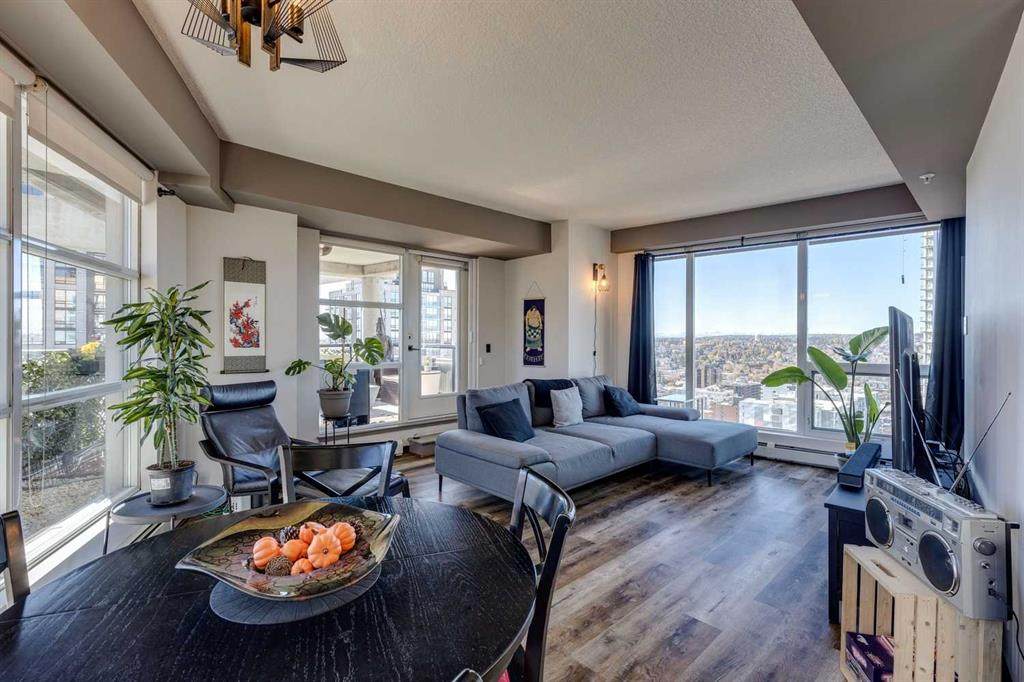 1053 10 Street - Photo 1