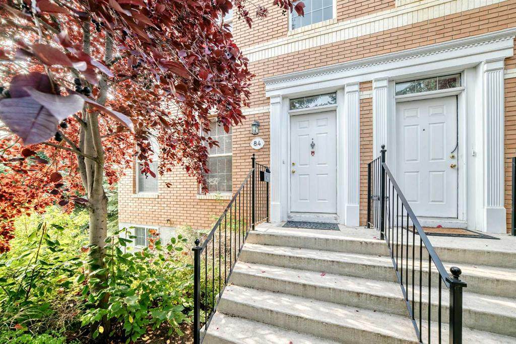 84 Inverness Square - Photo 1