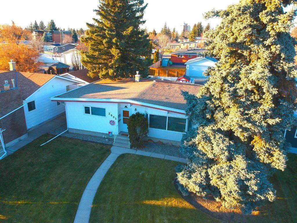 2905 Lakeview Drive - Photo 1