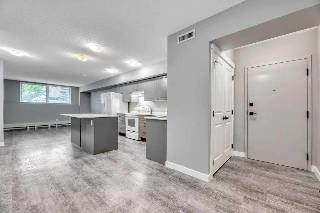 606 Lakeside Boulevard - Photo 1