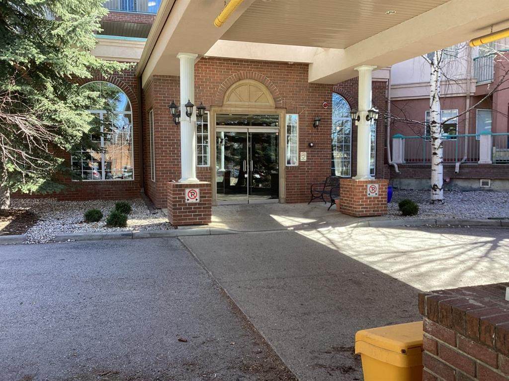 200 Lincoln Way - Photo 1
