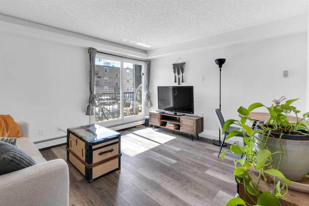 931 2 Avenue - Photo 1