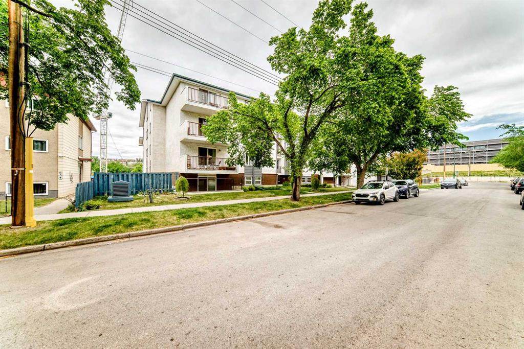 647 1 Avenue - Photo 1