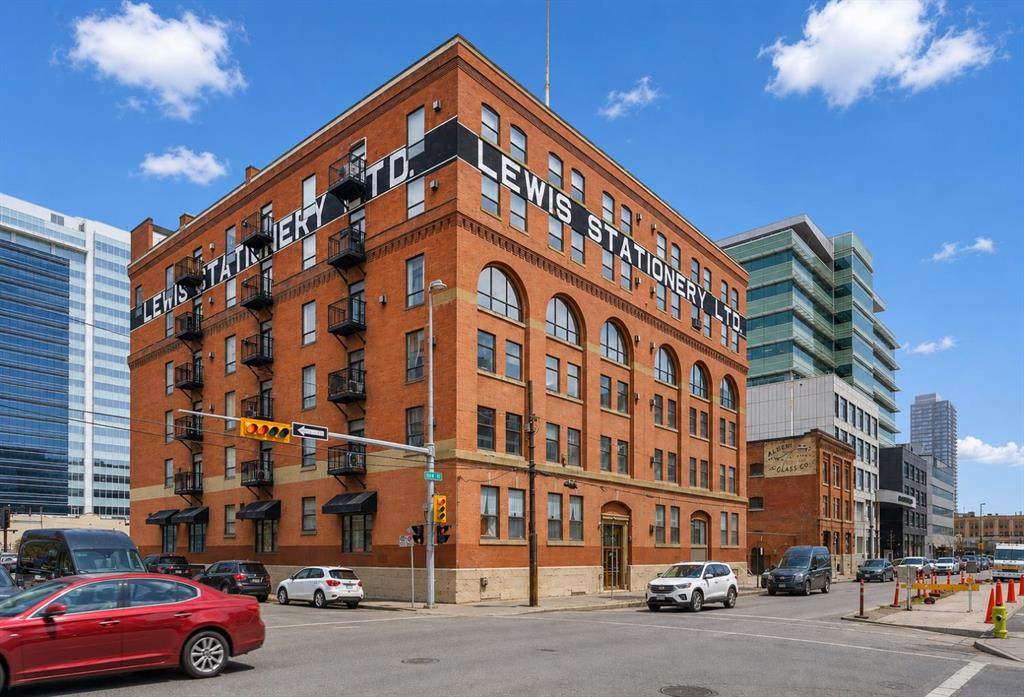 240 11 Avenue - Photo 1
