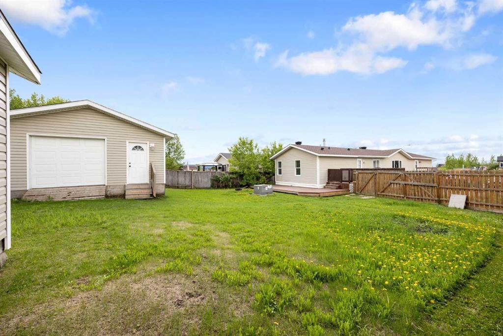 132 Greentree Crescent - Photo 1