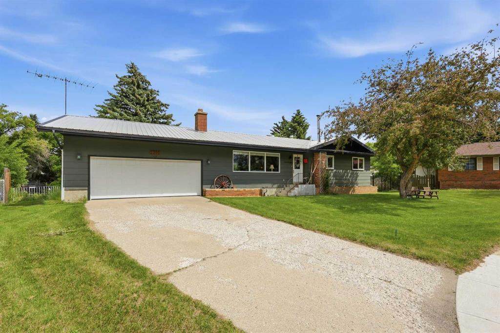 2305 17 Street - Photo 1