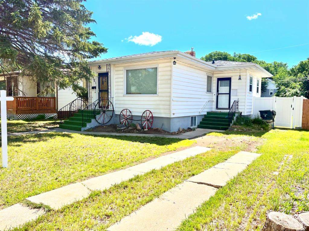 121 5 Street - Photo 1
