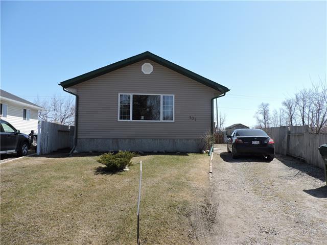 107 Southridge Crescent - Photo 1