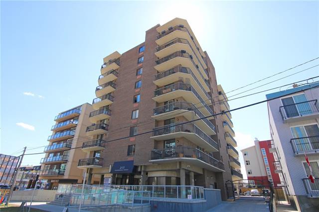 215 14 Avenue - Photo 1