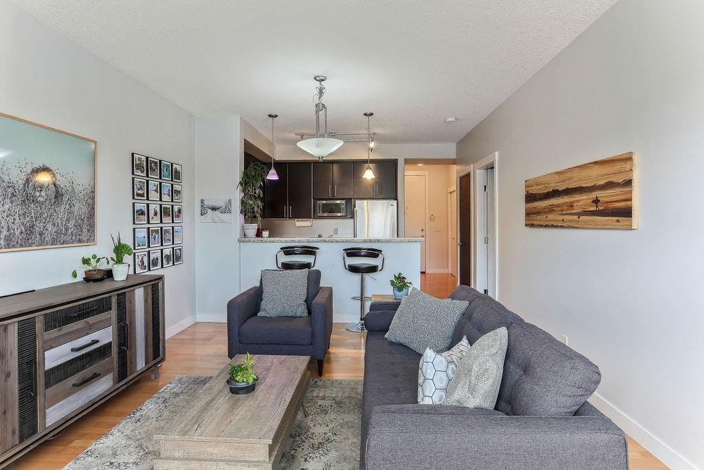 830 Centre Avenue - Photo 1