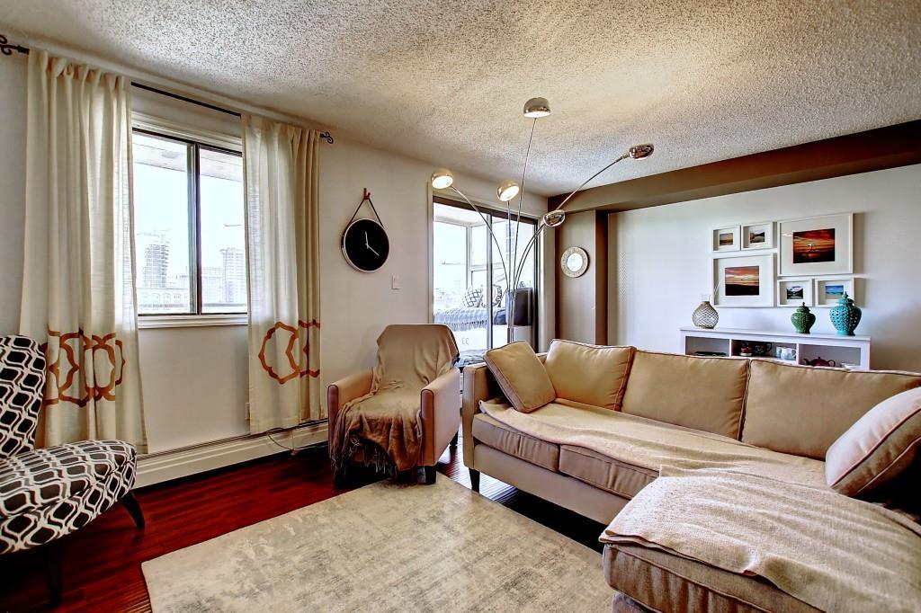 111 14 Avenue - Photo 1