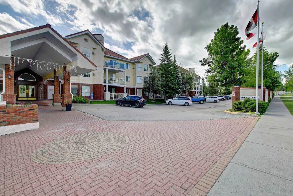 1818 Simcoe Boulevard - Photo 1