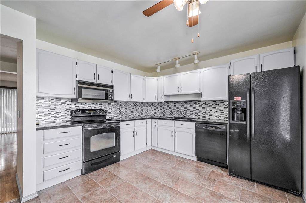 104 Abadan Crescent - Photo 1