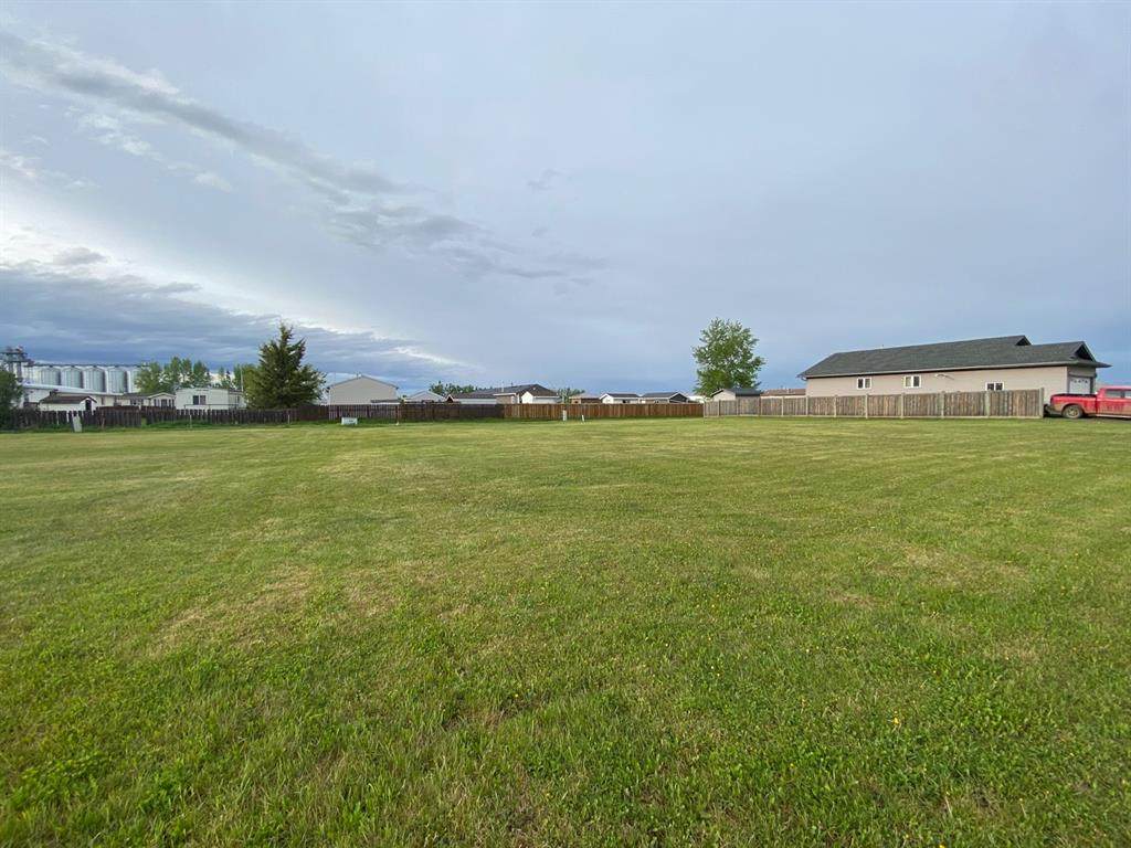 4516 46 Avenue - Photo 1