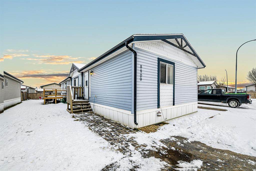 8809 91 Street - Photo 1