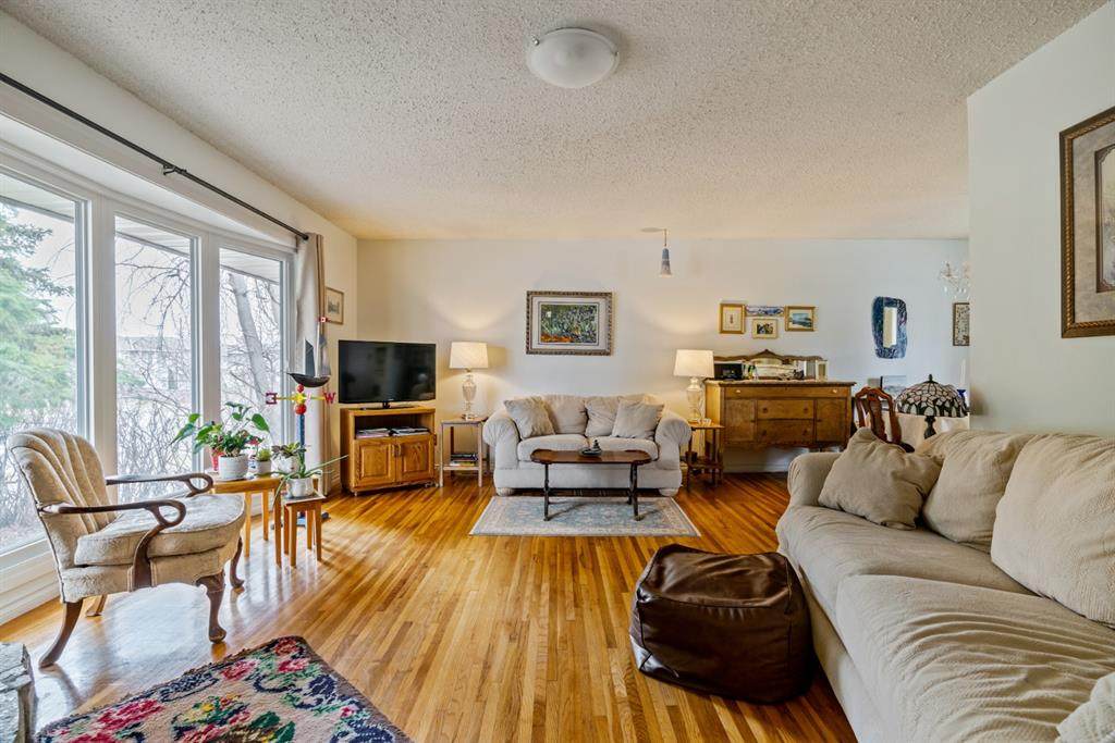 2215 37 Street - Photo 1