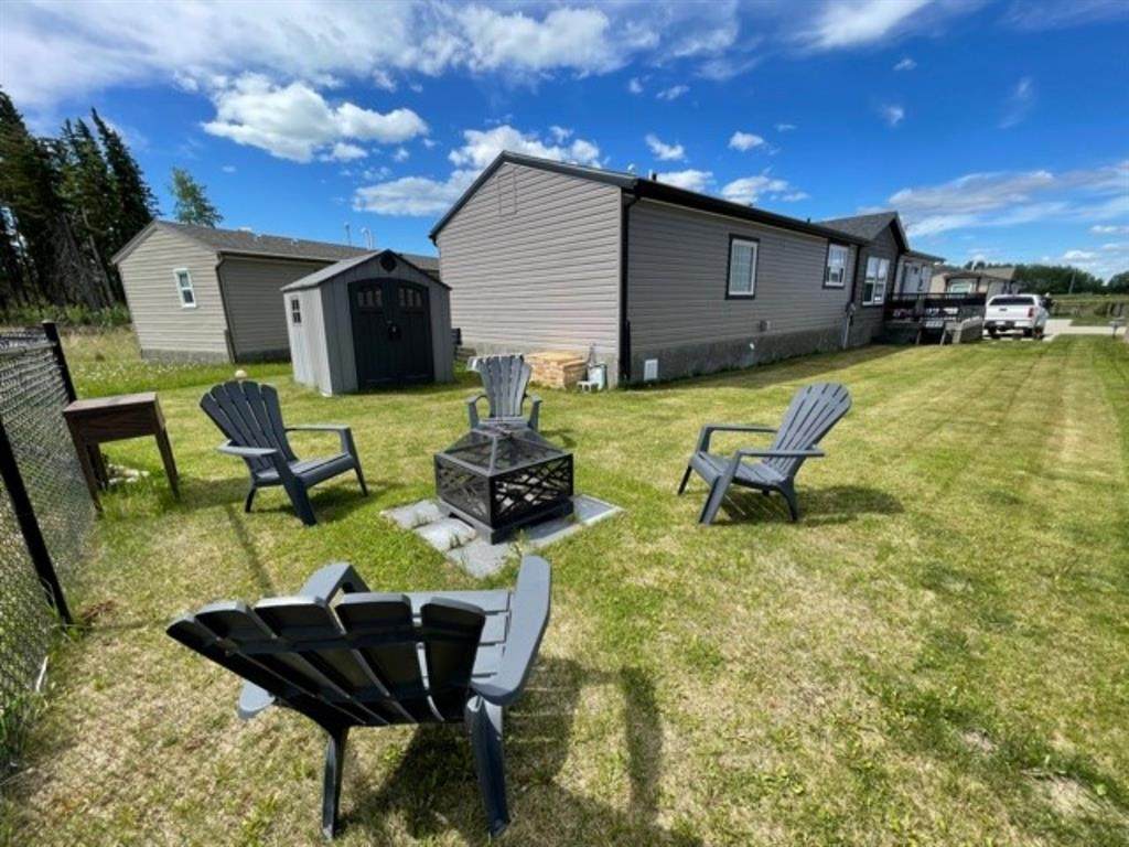 47 Edgewater Crescent - Photo 1