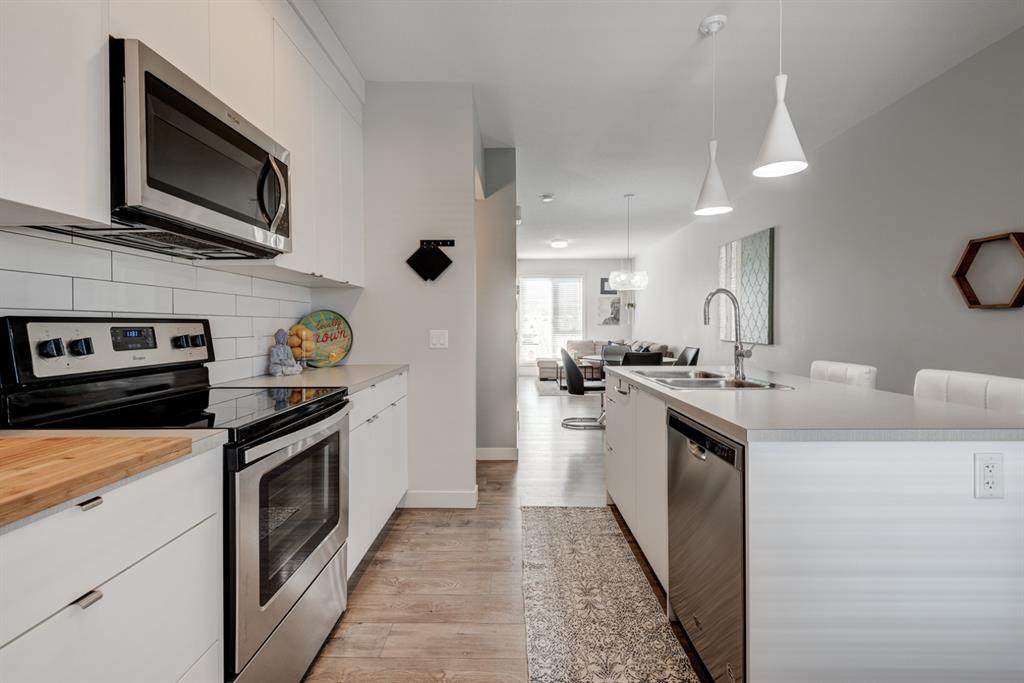 7038 34 Avenue - Photo 1