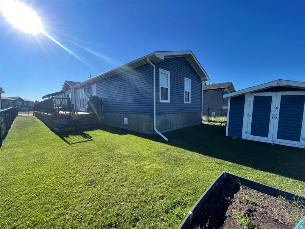 46 Edgewater Crescent - Photo 1